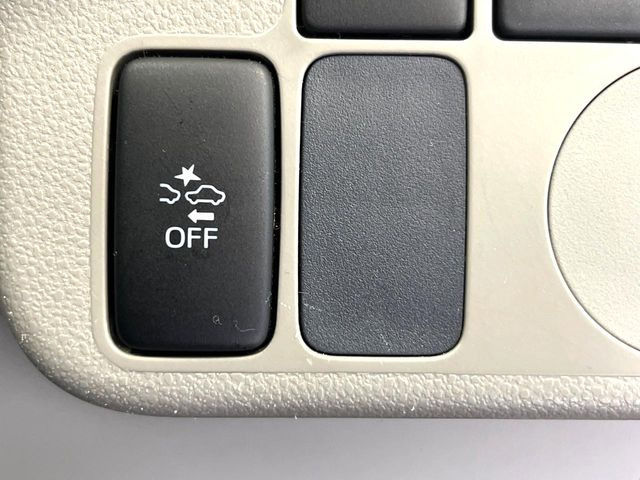 【スマートアシスト】走行中に前方の車両等を認識し、衝突しそうな時は警報とブレーキで衝突回避と被害軽減をアシスト。より安全にドライブをお楽しみいただけます。