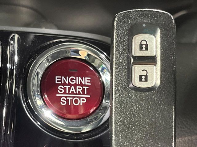 �yHonda�X�}�[�g�L�[�z�J�o����|�P�b�g�ɓ��ꂽ�܂܂ł��h�A�̎{���E�������\�ȃX�}�[�g�L�[�𑕔��B�G���W���̃I���E�I�t�����J�M�����o���K�v����������Ƃ��Ă��֗��ł���