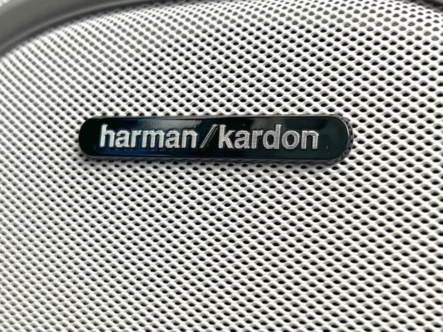 ��harman/kardon�T�E���h�V�X�e��:�I�[�f�B�I��僁�[�J�[����|����v���~�A���X�s�[�J�[�𑕔��B�����̃X�s�[�J�[����A���̗������܂ŕ����鍂�i���ȉ��y�����y���݂��������܂��B