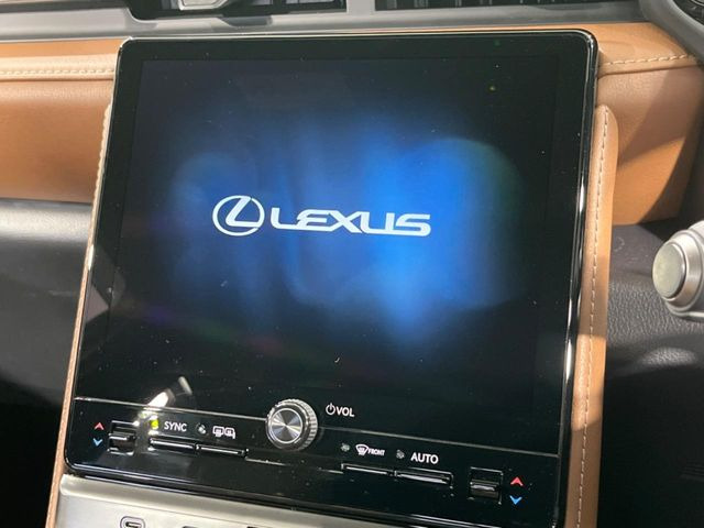 �y9.8�C���` �f�B�X�v���C�I�[�f�B�I�z���ʂ̃f�B�X�v���C��AppleCarPlay��AndroidAuto�����p�\�B�傫�ȉ�ʂŃX�}�z�i�r�A�v���������p���������܂���