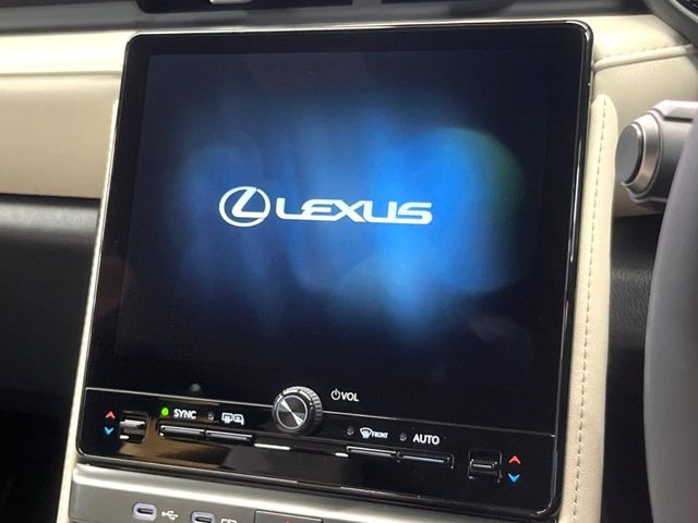 �y9.8�C���` �f�B�X�v���C�I�[�f�B�I�z���ʂ̃f�B�X�v���C��AppleCarPlay��AndroidAuto�����p�\�B�傫�ȉ�ʂŃX�}�z�i�r�A�v���������p���������܂���