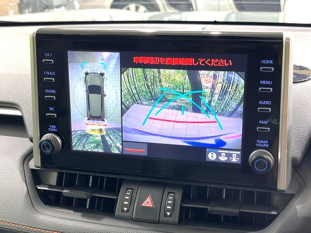 【パノラミックビューモニター】専用のカメラにより、上から見下ろしたような視点で360度クルマの周囲を確認することができます☆死角部分も確認しやすく、狭い場所での切り返しや駐車もスムーズに行えます。
