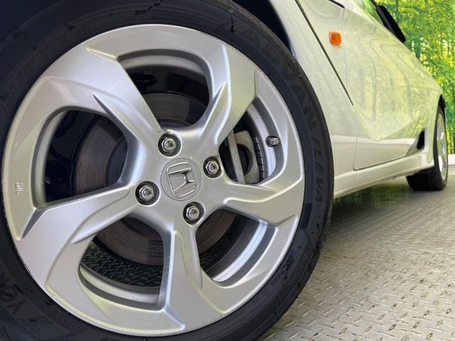�y����15�C���`�A���~�z�C�[���z�O�ςɃ}�b�`���������A���~�z�C�[���𑕒����Ă���܂��B�e��ЊO�A���~�z�C�[����A�X�^�b�h���X�^�C�����戵�����Ă���܂��B���񂲑��k����������