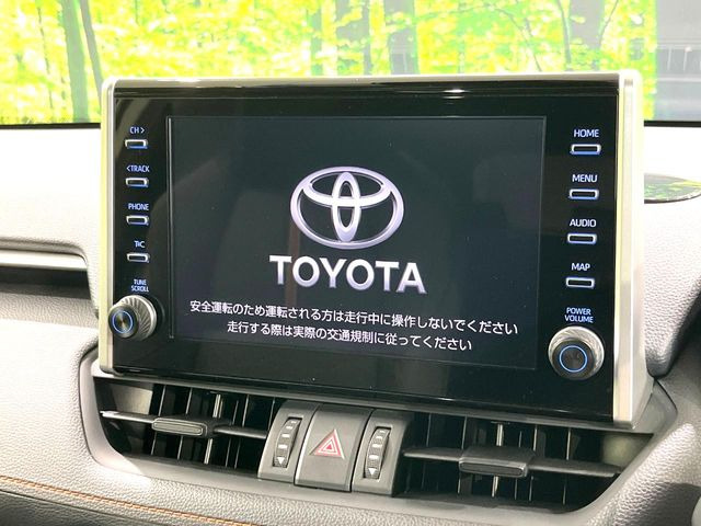 【9インチ ディスプレイオーディオ】大画面ディスプレイへお持ちのスマートフォンと連携して、ナビやbluetoothでの音楽再生が可能です♪デザインはもちろん操作性も良好!別途ナビ機能の取付可能です♪