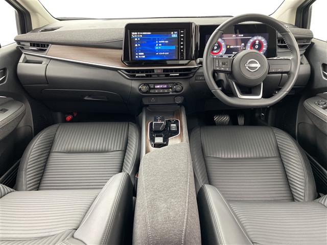 ノートオーラ1.2 G FOUR レザーエディション 4WD