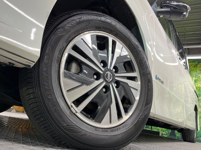 �y����15�C���`�A���~�z�C�[���z�O�ςɃ}�b�`���������A���~�z�C�[���𑕒����Ă���܂��B�e��ЊO�A���~�z�C�[����A�X�^�b�h���X�^�C�����戵�����Ă���܂��B���񂲑��k����������