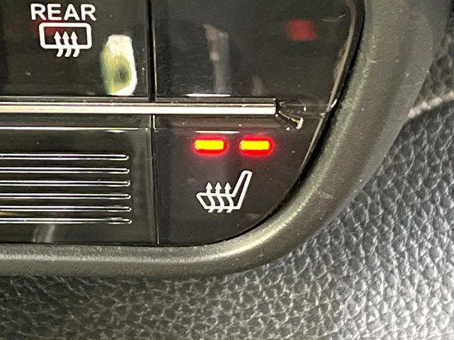 【シートヒーター】寒い日に重宝するシートヒーター!エアコンより早く温まってくれるので寒がりの人も安心ですね♪エアコンの温風は乾燥するから苦手、という方にもをおすすめです。