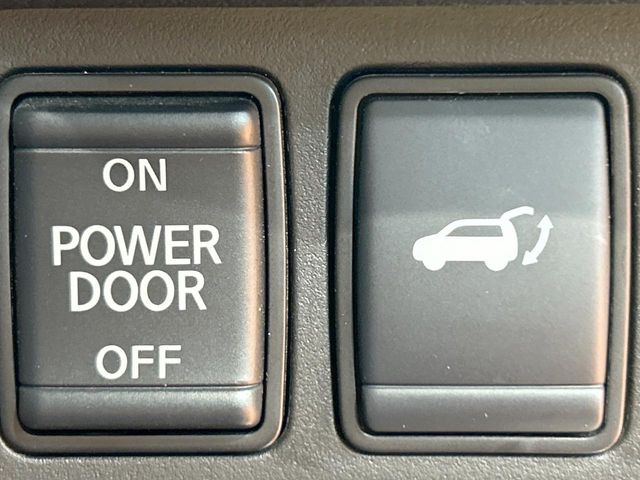 【パワーバックドア】スマートキーや運転席のボタンを押すだけでリアゲートが自動で開閉します!荷物を持っている時や、高い位置にあるバックドアを閉める際に便利な機能です♪