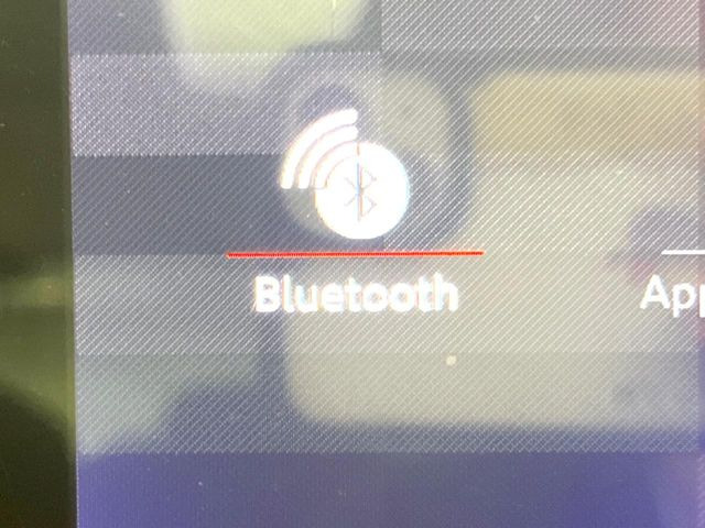 ��Bluetooth:���莝���̃X�}�[�g�t�H���ȂǂƐڑ����A�n���Y�t���[�ʘb��Տꊴ����~���[�W�b�N�Đ������y���݂��������܂��B�����ڑ��ł��̂Ŕς킵��������܂����