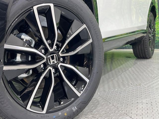 �y����18�C���`�A���~�z�C�[���z�O�ςɃ}�b�`���������A���~�z�C�[���𑕒����Ă���܂��B�e��ЊO�A���~�z�C�[����A�X�^�b�h���X�^�C�����戵�����Ă���܂��B���񂲑��k����������
