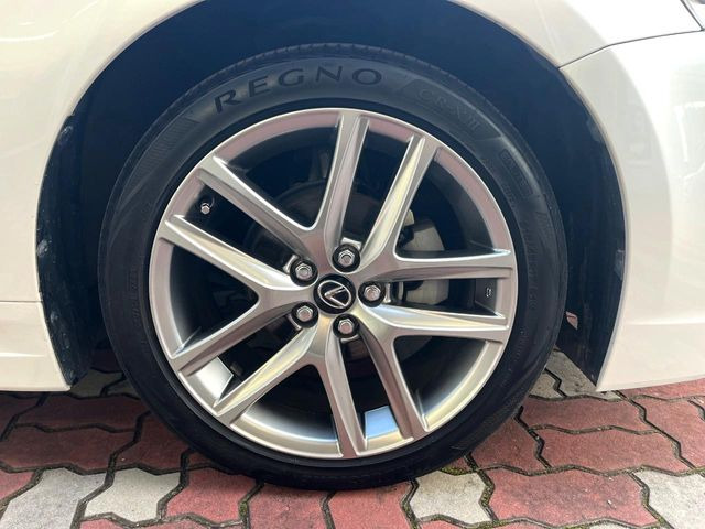 �y����17�C���`�A���~�z�C�[���z�O�ςɃ}�b�`���������A���~�z�C�[���𑕒����Ă���܂��B�e��ЊO�A���~�z�C�[����A�X�^�b�h���X�^�C�����戵�����Ă���܂��B���񂲑��k����������
