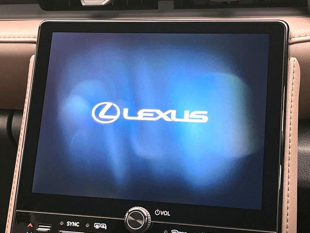 �y9.8�C���` �f�B�X�v���C�I�[�f�B�I�z���ʂ̃f�B�X�v���C��AppleCarPlay��AndroidAuto�����p�\�B�傫�ȉ�ʂŃX�}�z�i�r�A�v���������p���������܂���
