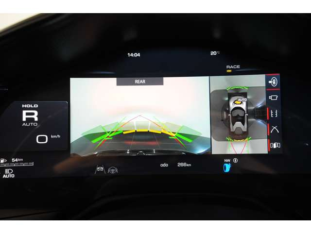 バックカメラは勿論のこと、サラウンドビューカメラも装備。駐車時のストレスを軽減してくれます。