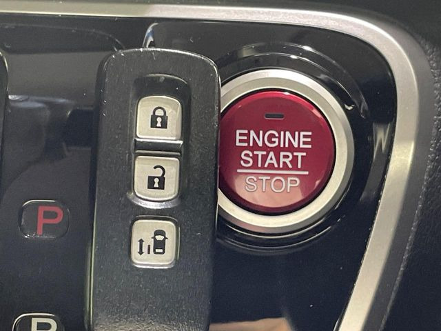 �yHonda�X�}�[�g�L�[�z�J�o����|�P�b�g�ɓ��ꂽ�܂܂ł��h�A�̎{���E�������\�ȃX�}�[�g�L�[�𑕔��B�G���W���̃I���E�I�t�����J�M�����o���K�v����������Ƃ��Ă��֗��ł���