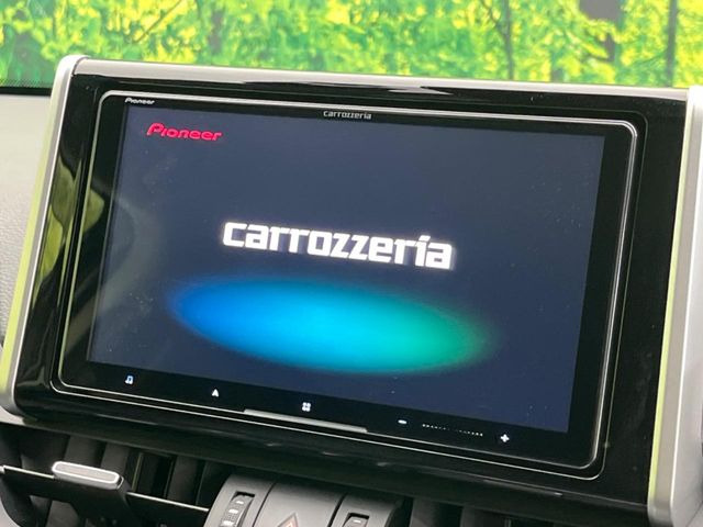 【大画面ナビ】人気の大型9インチナビを装備。存在感のある大画面はインパクト大!ナビ利用時のマップ表示は見やすく、テレビやDVDは臨場感がアップ!いつものドライブがグッと楽しくなります♪
