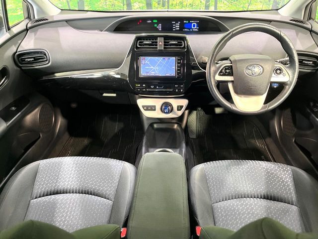 プリウス1.8 S