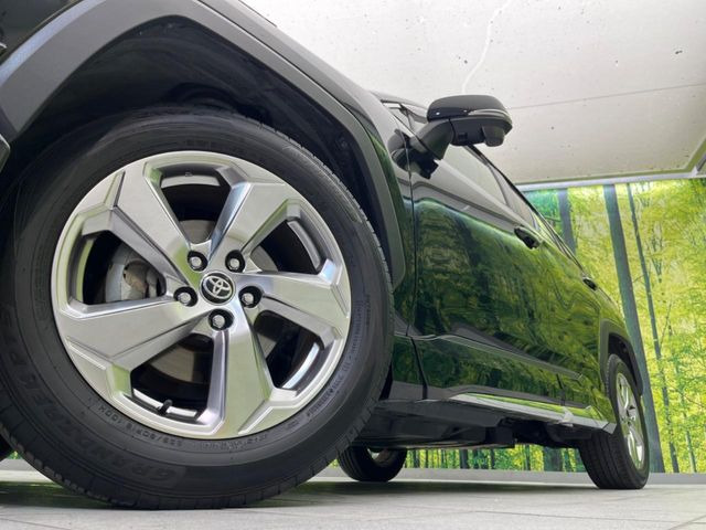 【純正18インチアルミホイール】外観にマッチした純正アルミホイールを装着しております。各種社外アルミホイールや、スタッドレスタイヤも取扱いしております。是非ご相談ください♪