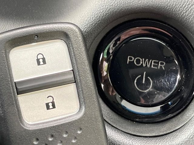 �yHonda�X�}�[�g�L�[�z�J�o����|�P�b�g�ɓ��ꂽ�܂܂ł��h�A�̎{���E�������\�ȃX�}�[�g�L�[�𑕔��B�G���W���̃I���E�I�t�����J�M�����o���K�v����������Ƃ��Ă��֗��ł���