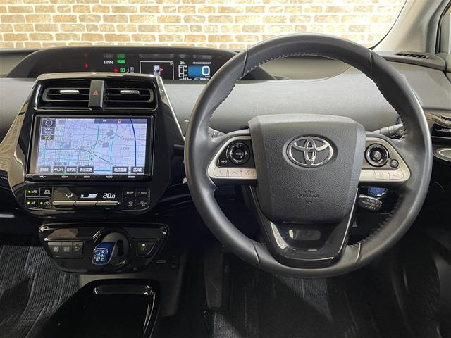 プリウス1.8 A ツーリングセレクション E-Four 4WD