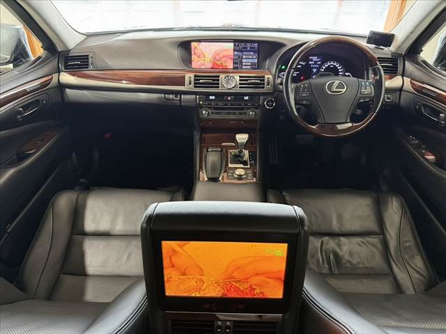 LS600hL エグゼクティブパッケージ 4WD