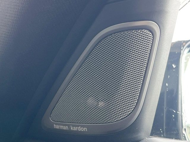 ��harman/kardon�T�E���h�V�X�e��:�I�[�f�B�I��僁�[�J�[����|����v���~�A���X�s�[�J�[�𑕔��B�����̃X�s�[�J�[����A���̗������܂ŕ����鍂�i���ȉ��y�����y���݂��������܂��B