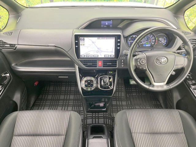 ヴォクシー1.8 ハイブリッド ZS 煌