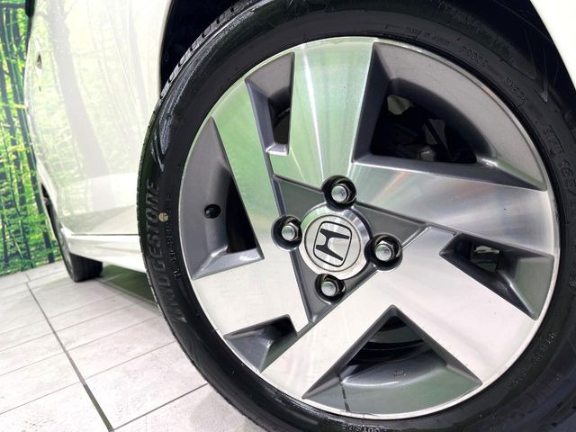 �y����14�C���`�A���~�z�C�[���z�O�ςɃ}�b�`���������A���~�z�C�[���𑕒����Ă���܂��B�e��ЊO�A���~�z�C�[����A�X�^�b�h���X�^�C�����戵�����Ă���܂��B���񂲑��k����������