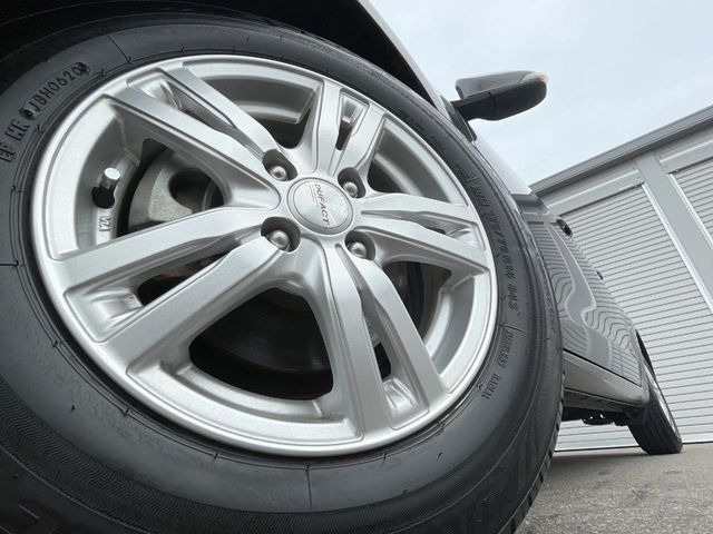 �y14�C���`�A���~�z�C�[���z�O�ςɃ}�b�`�����A���~�z�C�[���𑕒����Ă���܂��B�e��A���~�z�C�[����A�X�^�b�h���X�^�C�����戵�����Ă���܂��B���񂲑��k����������