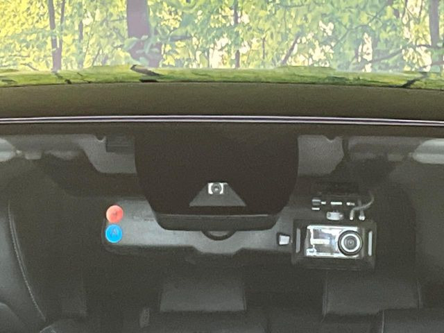 【トヨタセーフティセンス】走行中に前方の車両等を認識し、衝突しそうな時は警報とブレーキで衝突回避と被害軽減をアシスト。より安全にドライブをお楽しみいただけます。