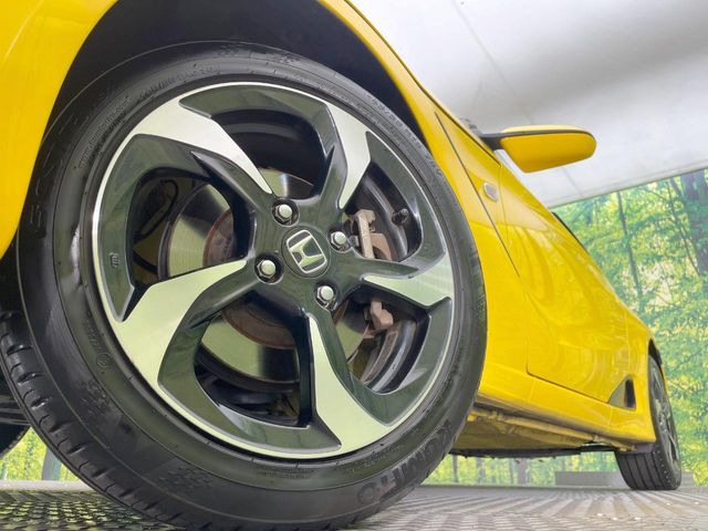 �y�����A���~�z�C�[���z�O�ςɃ}�b�`���������A���~�z�C�[���𑕒����Ă���܂��B�e��ЊO�A���~�z�C�[����A�X�^�b�h���X�^�C�����戵�����Ă���܂��B���񂲑��k����������