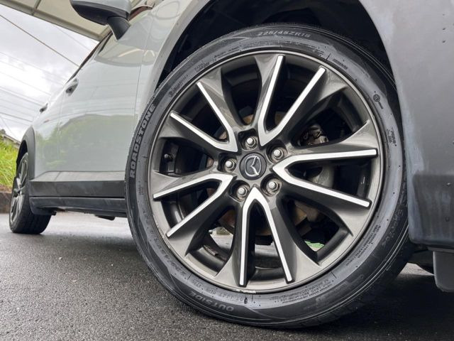 �y����18�C���`�A���~�z�C�[���z�O�ςɃ}�b�`���������A���~�z�C�[���𑕒����Ă���܂��B�e��ЊO�A���~�z�C�[����A�X�^�b�h���X�^�C�����戵�����Ă���܂��B���񂲑��k����������