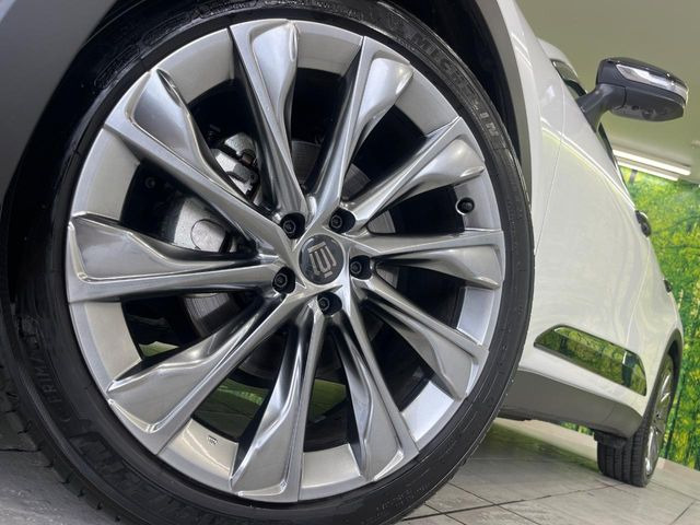 �y����21�C���`�A���~�z�C�[���z�O�ςɃ}�b�`���������A���~�z�C�[���𑕒����Ă���܂��B�e��ЊO�A���~�z�C�[����A�X�^�b�h���X�^�C�����戵�����Ă���܂��B���񂲑��k����������