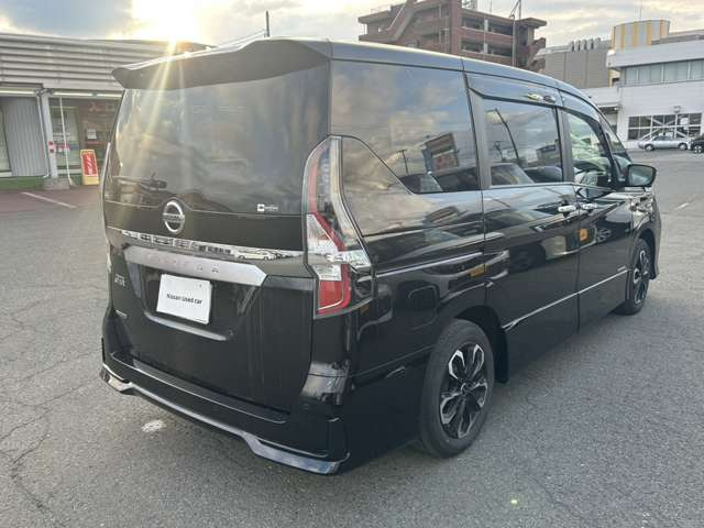セレナ2.0 ハイウェイスターV 4WD