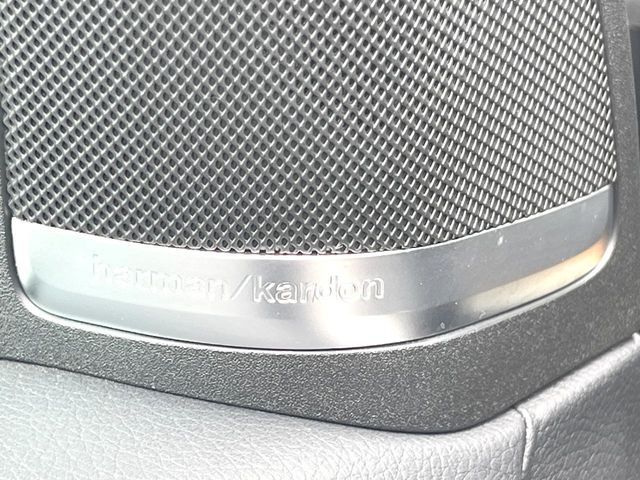 ��harman/kardon�T�E���h�V�X�e��:�I�[�f�B�I��僁�[�J�[����|����v���~�A���X�s�[�J�[�𑕔��B�����̃X�s�[�J�[����A���̗������܂ŕ����鍂�i���ȉ��y�����y���݂��������܂��B