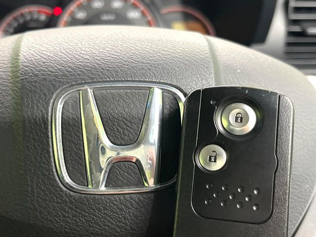�yHonda�X�}�[�g�L�[�z�J�o����|�P�b�g�ɓ��ꂽ�܂܂ł��h�A�̎{���E�������\�ȃX�}�[�g�L�[�𑕔��B�G���W���̃I���E�I�t�����J�M�����o���K�v����������Ƃ��Ă��֗��ł���