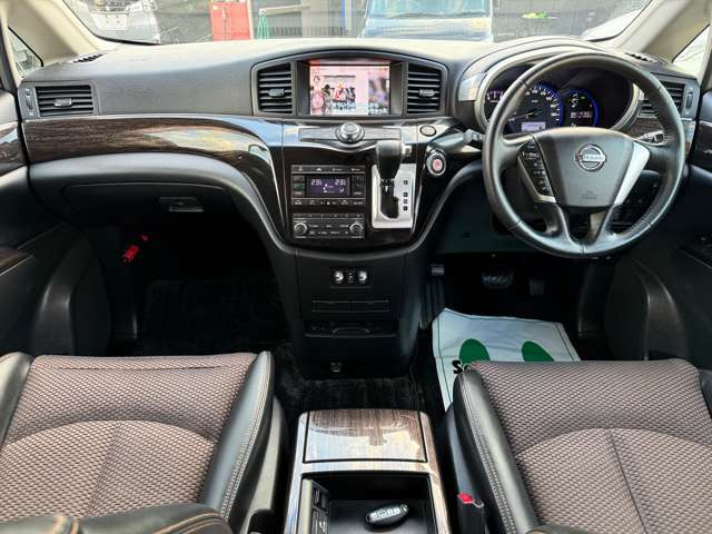 エルグランド2.5 250ハイウェイスター アーバンクロム 4WD