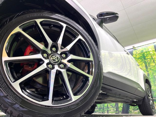�y����18�C���`�A���~�z�C�[���z�O�ςɃ}�b�`���������A���~�z�C�[���𑕒����Ă���܂��B�e��ЊO�A���~�z�C�[����A�X�^�b�h���X�^�C�����戵�����Ă���܂��B���񂲑��k����������