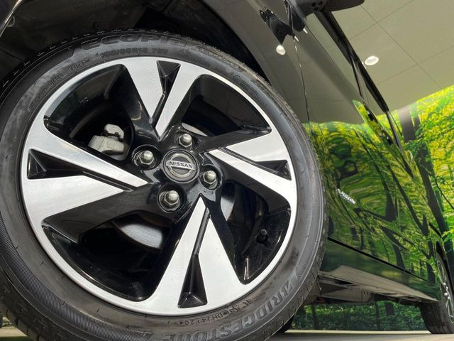 �y����15�C���`�A���~�z�C�[���z�O�ςɃ}�b�`���������A���~�z�C�[���𑕒����Ă���܂��B�e��ЊO�A���~�z�C�[����A�X�^�b�h���X�^�C�����戵�����Ă���܂��B���񂲑��k����������