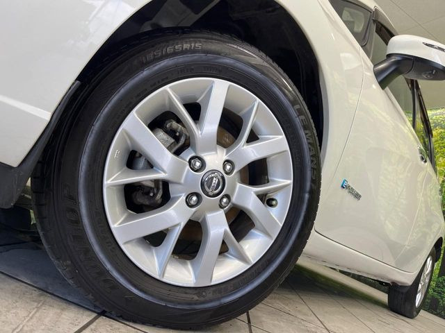 �y����15�C���`�A���~�z�C�[���z�O�ςɃ}�b�`���������A���~�z�C�[���𑕒����Ă���܂��B�e��ЊO�A���~�z�C�[����A�X�^�b�h���X�^�C�����戵�����Ă���܂��B���񂲑��k����������