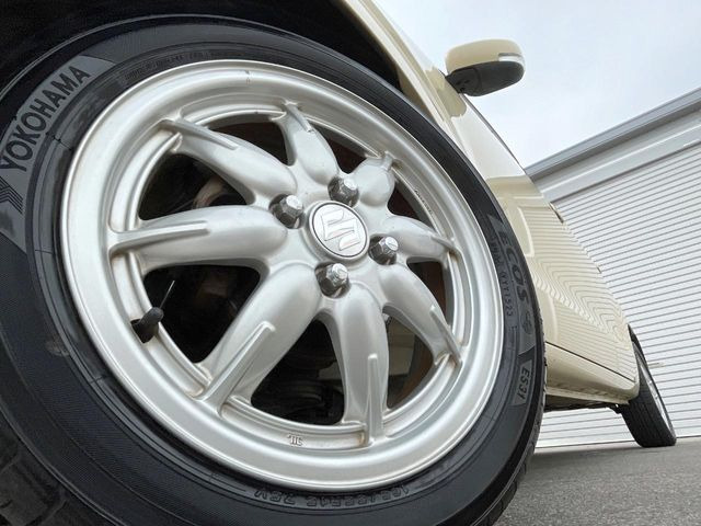 �y15�C���`�A���~�z�C�[���z�O�ςɃ}�b�`�����A���~�z�C�[���𑕒����Ă���܂��B�e��A���~�z�C�[����A�X�^�b�h���X�^�C�����戵�����Ă���܂��B���񂲑��k����������