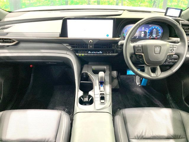 クラウンクロスオーバー2.5 G アドバンスト レザー パッケージ E-Four 4WD