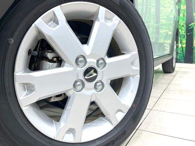 �y����15�C���`�A���~�z�C�[���z�O�ςɃ}�b�`���������A���~�z�C�[���𑕒����Ă���܂��B�e��ЊO�A���~�z�C�[����A�X�^�b�h���X�^�C�����戵�����Ă���܂��B���񂲑��k����������