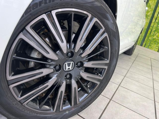 �y����16�C���`�A���~�z�C�[���z�O�ςɃ}�b�`���������A���~�z�C�[���𑕒����Ă���܂��B�e��ЊO�A���~�z�C�[����A�X�^�b�h���X�^�C�����戵�����Ă���܂��B���񂲑��k����������