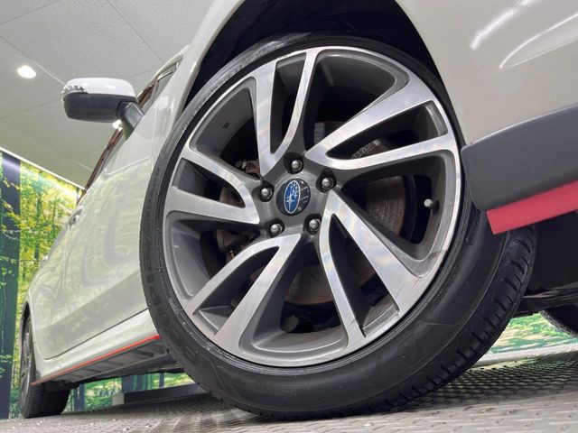 �y����18�C���`�A���~�z�C�[���z�O�ςɃ}�b�`���������A���~�z�C�[���𑕒����Ă���܂��B�e��ЊO�A���~�z�C�[����A�X�^�b�h���X�^�C�����戵�����Ă���܂��B���񂲑��k����������