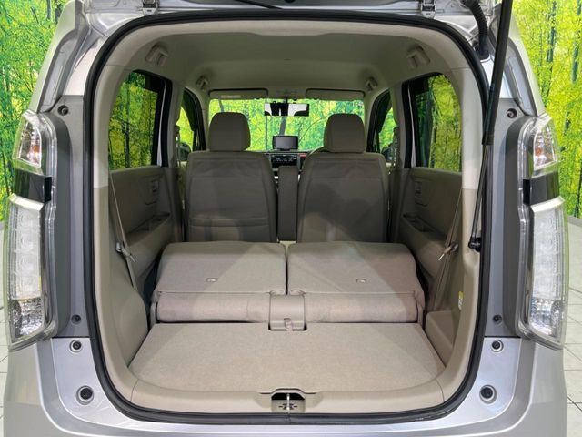 ���i�̂���������ʋ΁A���}���ɏ\���ȉ׎��X�y�[�X���m�ۂ��Ă���܂��B�Z�J���h�V�[�g��|���ƁA�傫�ȉו��̐ύڂ��\�ł���