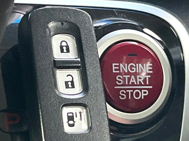 �yHonda�X�}�[�g�L�[�z�J�o����|�P�b�g�ɓ��ꂽ�܂܂ł��h�A�̎{���E�������\�ȃX�}�[�g�L�[�𑕔��B�G���W���̃I���E�I�t�����J�M�����o���K�v����������Ƃ��Ă��֗��ł���