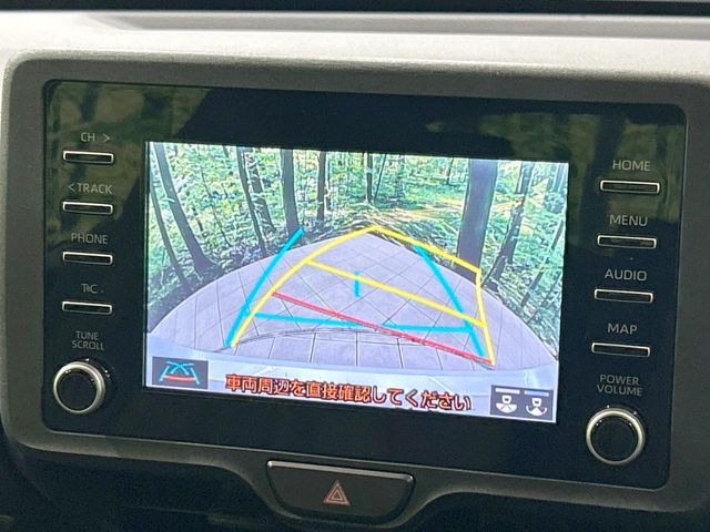 【バックカメラ】駐車時に後方がリアルタイム映像で確認できます。大型商業施設や立体駐車場での駐車時や、夜間のバック時に大活躍!運転スキルに関わらず、今や必須となった装備のひとつです!