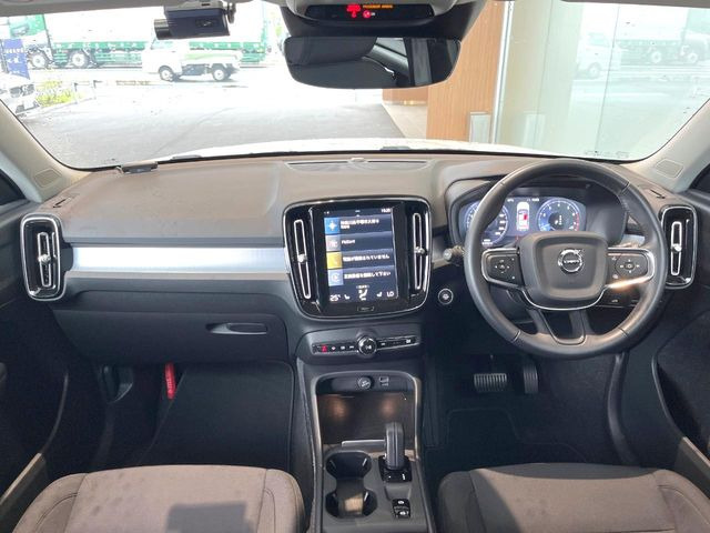 XC40B4 モメンタム