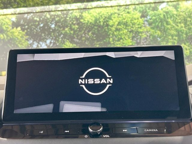 【大画面ナビ】人気の大型12インチナビを装備。存在感のある大画面はインパクト大!ナビ利用時のマップ表示は見やすく、テレビやDVDは臨場感がアップ!いつものドライブがグッと楽しくなります♪