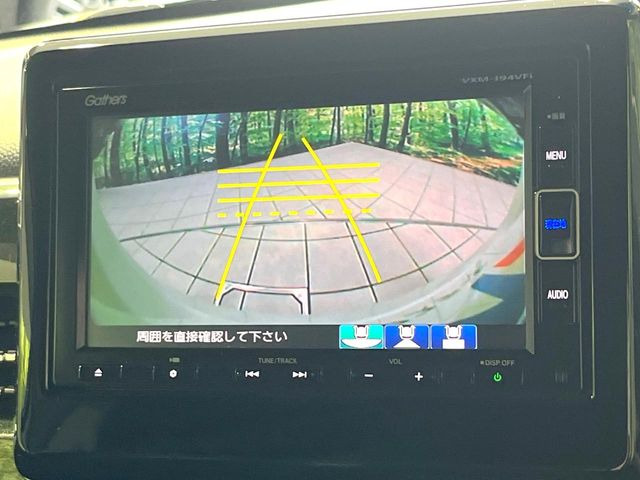 【バックカメラ】駐車時に後方がリアルタイム映像で確認できます。大型商業施設や立体駐車場での駐車時や、夜間のバック時に大活躍!運転スキルに関わらず、今や必須となった装備のひとつです!